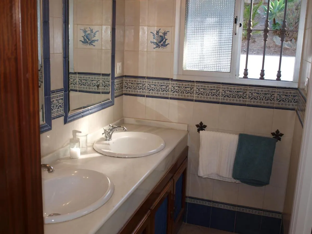 Acogedora Y Amplia Villa Con Piscina Malaga 0*,  Spain